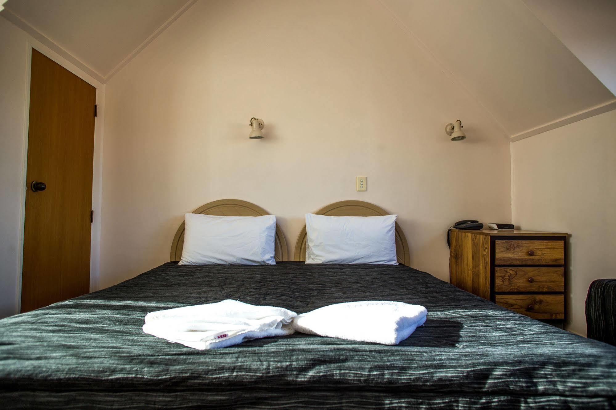 Bennetts Thermal Motor Inn Тауранга Екстер'єр фото